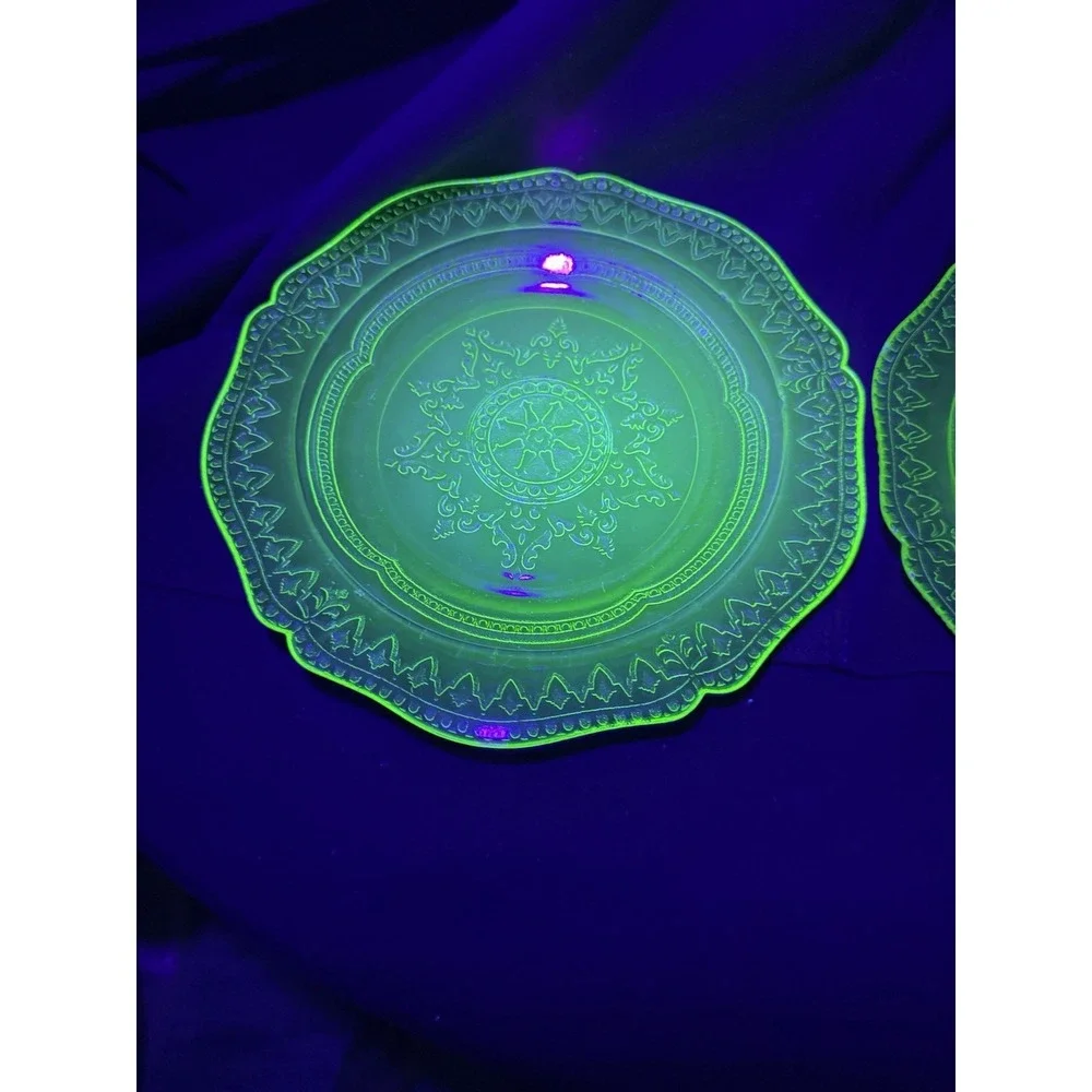 Set of 2 Federal Green Uranium Depression Glass Patrician Spoke Salad Plates UG